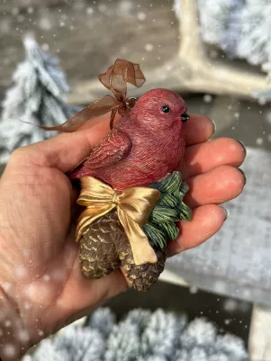 Vianočný vtáčik so šiškou (aj na zavesenie) 8,5x6 cm, polyresin 